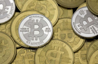 Bitcoin vượt 40.000 USD một đồng