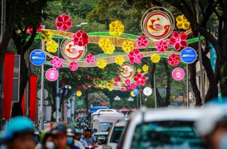 Sài Gòn thay áo hoa, sẵn sàng đón Tết 2018