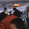 Sạc dự phòng bốc cháy, hành khách tháo chạy khỏi máy bay Trung Quốc
