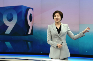 Nữ MC thời sự Hàn Quốc phá vỡ khuôn mẫu