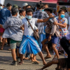 Các nhóm biểu tình Myanmar đụng độ
