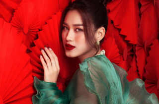 Cận cảnh nhan sắc Hoa hậu Đỗ Thị Hà trong bộ ảnh chào Xuân 2022