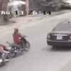 Video cú đánh lái ngoạn mục giữ mạng cho 2 nữ sinh