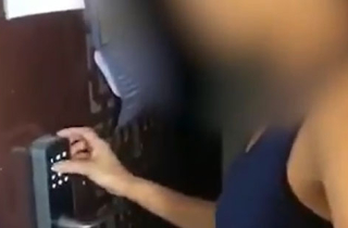 Bị trục xuất vì phá lệnh cách ly