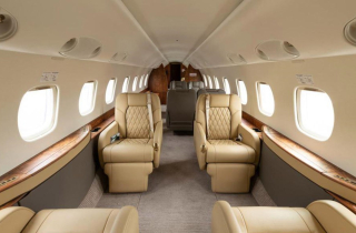 Nhà giàu Trung Quốc chi hơn 20.000 USD cho một vé máy bay chạy khỏi Mỹ