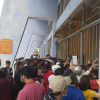 V-League trở lại: CĐV Hải Phòng vây kín cổng sân Lạch Tray mua vé