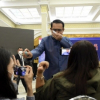 Xịt nước sát khuẩn vào phóng viên, Thủ tướng Thái Lan lên tiếng xin lỗi