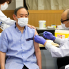 Thủ tướng Nhật Bản tiêm vaccine COVID-19