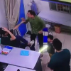 Hà Nội: Bác sĩ bị người nhà bệnh nhân đấm liên tục vào mặt