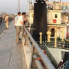 Tàu hàng nghìn tấn mắc kẹt giữa cầu Đồng Nai