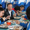 Hiệu trưởng Trung Quốc phải ăn cùng học sinh để đảm bảo thực phẩm sạch