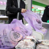 Hàn Quốc phạt tới 3 triệu won nếu siêu thị dùng túi nylon