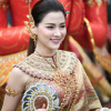 Gu thời trang ngoài đời của 'nữ thần té nước Thái Lan'