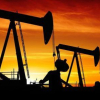 Giá dầu thế giới đạt mức cao nhất trong gần sáu tháng qua