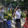 Dân Myanmar hủy lễ hội mừng năm mới, xuống đường biểu tình trong im lặng