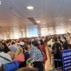 Khu soi chiếu an ninh sân bay Tân Sơn Nhất như chợ vỡ, khách kiệt sức chờ đợi
