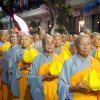 Hàng nghìn tăng ni, phật tử xứ Huế đi bộ 4km rước Phật