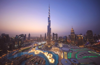 Tòa nhà Burj Khalifa biến thành 