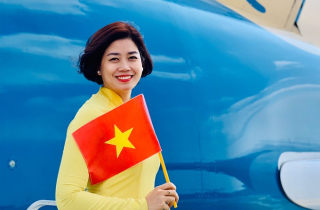 Chuyến bay 33 giờ đón người Việt ở Mỹ hồi hương