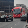 Dùng xe bus giả đánh lừa CĐV quá khích, Liverpool tới sân Old Trafford an toàn