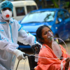 Ấn Độ: Ca mắc COVID-19 trong ngày giảm mạnh, dân nhảy xuống sông né tiêm vaccine