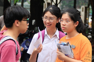 Trường THPT chuyên đầu tiên ở Hà Nội công bố điểm chuẩn