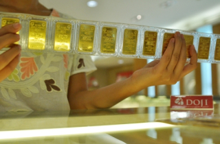 Giá vàng miếng trong nước tăng cả trăm nghìn đồng