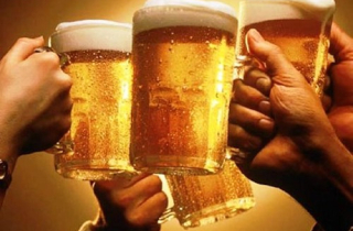Luật nghiêm cấm 'ép buộc người khác uống rượu, bia'