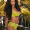 Rihanna làm mẫu nội y