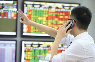 VN-Index tăng mạnh, lập đỉnh lịch sử mới