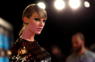 Taylor Swift tố quản lý bắt nạt và âm mưu thao túng