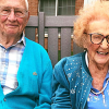 Cụ ông 100 tuổi kết hôn với cụ bà 102 tuổi sau một năm hẹn hò