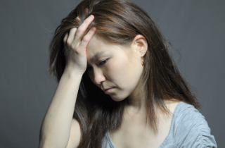 Ngủ không đủ giấc có hại cho da, não, dễ béo phì