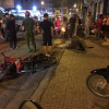 2 kẻ cướp giật vung dao đâm người trên phố Sài Gòn