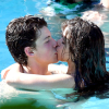 Giọng ca 'Havana' không ngừng hôn Shawn Mendes