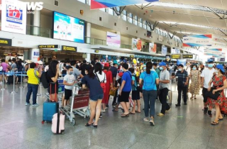 Tour đến Đà Nẵng hủy hàng loạt, khách đổ dồn về sân bay rời thành phố