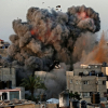 Israel dội bom san phẳng nhà máy vũ khí Hamas