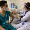 Bắt đầu chiến dịch tiêm vaccine COVID-19 mới: Ai được ưu tiên?