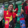 Học tập người Nhật, CĐV Việt Nam nhặt rác sau trận thắng Bahrain