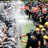 Cảnh sát Trung Quốc diễn tập chống bạo động quy mô lớn gần Hong Kong
