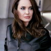 Angelina Jolie khoe nhan sắc ở tuổi 44