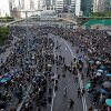 Hong Kong bơm hàng tỷ USD ngăn suy thoái kinh tế