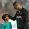 C. Ronaldo dạy con trai bằng cách đưa đến chỗ ở cũ tồi tàn