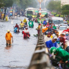 Giao thông Sài Gòn rối loạn trong cơn mưa lớn cuối tuần