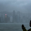 Người dân Hong Kong liều lĩnh chụp ảnh selfie trong bão Mangkhut