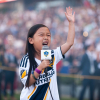 Bé gái 7 tuổi gây sốt sau màn hát quốc ca tại giải bóng đá Mỹ