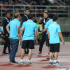 Trợ lý tuyển Thái Lan khiêu khích, chỉ mặt HLV Park Hang Seo