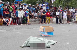 Người phụ nữ làm rơi bao tải chứa xác thai nhi xuống đường ở Kiên Giang