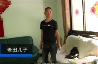 Người đàn ông ngồi dậy trong đám tang chính mình