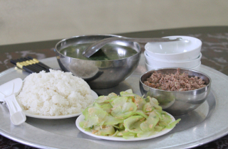 Thiếu dinh dưỡng - lỗ hổng trong bữa ăn bán trú